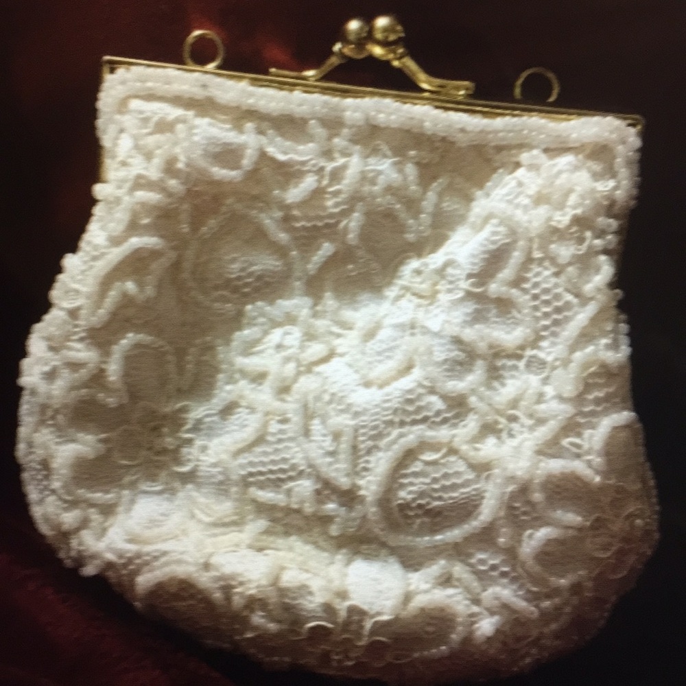 La Regale vintage pearl embossed clutch purse